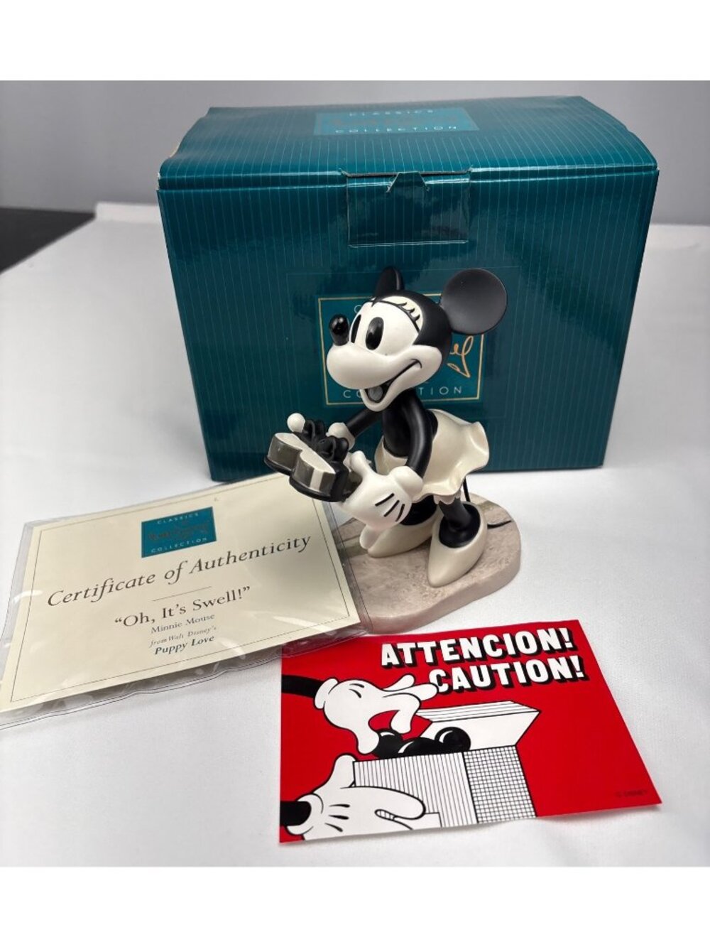 Disney Classics Minnie Mouse Figurine "Oh Its Swell!" Box COA Collectible